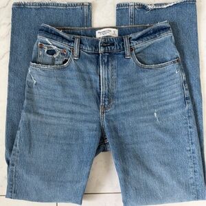 Abercrombie 90s relaxed Jean size 27/4